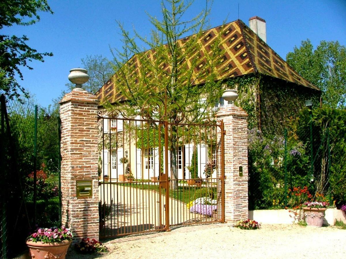 Bed and Breakfast Le Petit Manoir Des Bruyeres Villefargeau Exterior foto